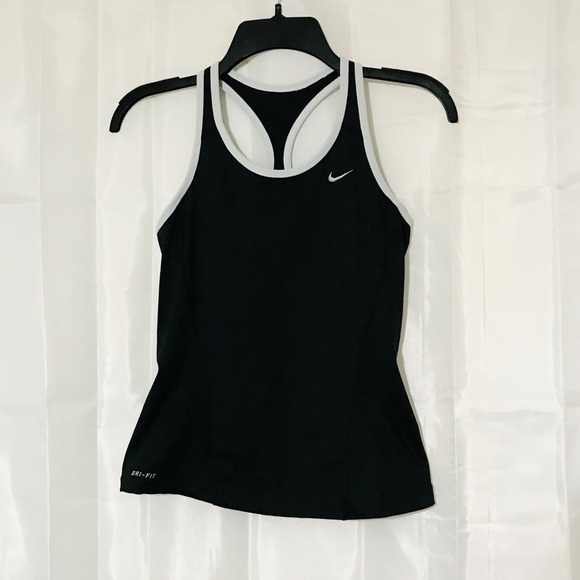 nike workout tops